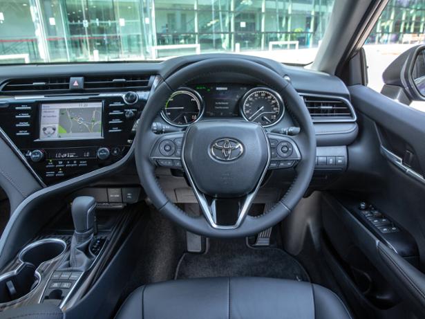 Toyota Camry Hybrid (2019-2021) - thumbnail side