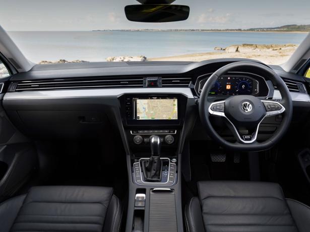 Volkswagen Passat GTE Estate (2015-2024) - thumbnail side