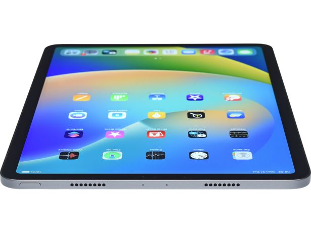Apple iPad Pro 2022 11-inch - thumbnail side
