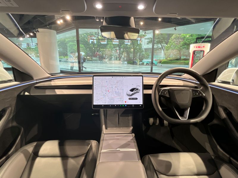 Tesla Model 3 (2019-) - thumbnail side