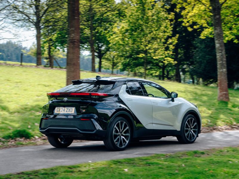 Toyota C-HR Plug-in Hybrid (2024-) - thumbnail rear