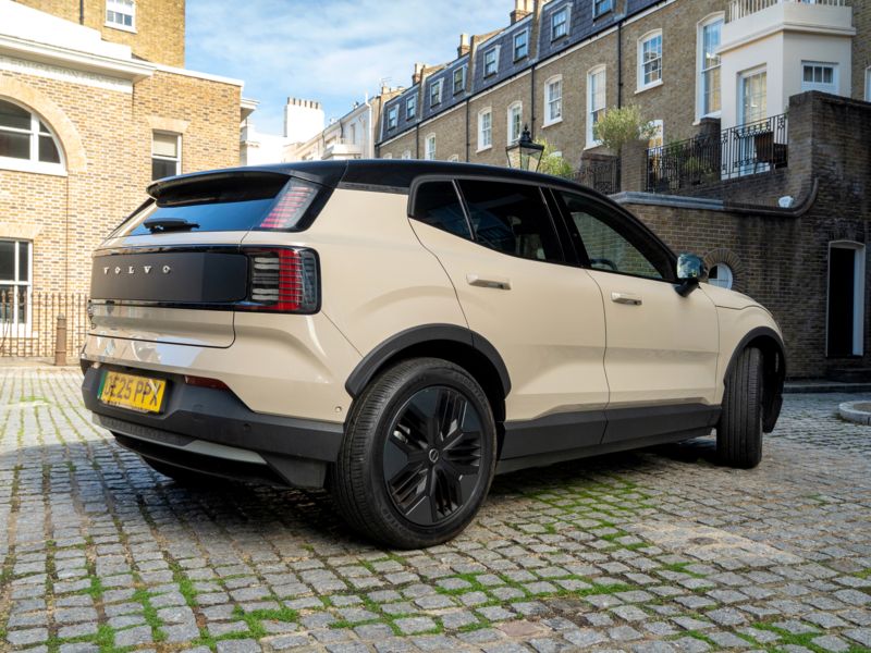 Volvo EX30 Cross Country (2025-) - thumbnail rear