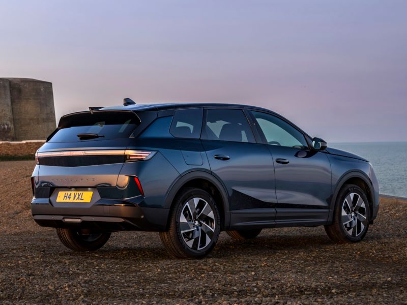 Vauxhall Grandland Hybrid (2024-) - thumbnail rear