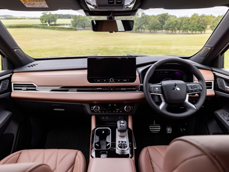 Mitsubishi Outlander PHEV (2026-) - thumbnail side