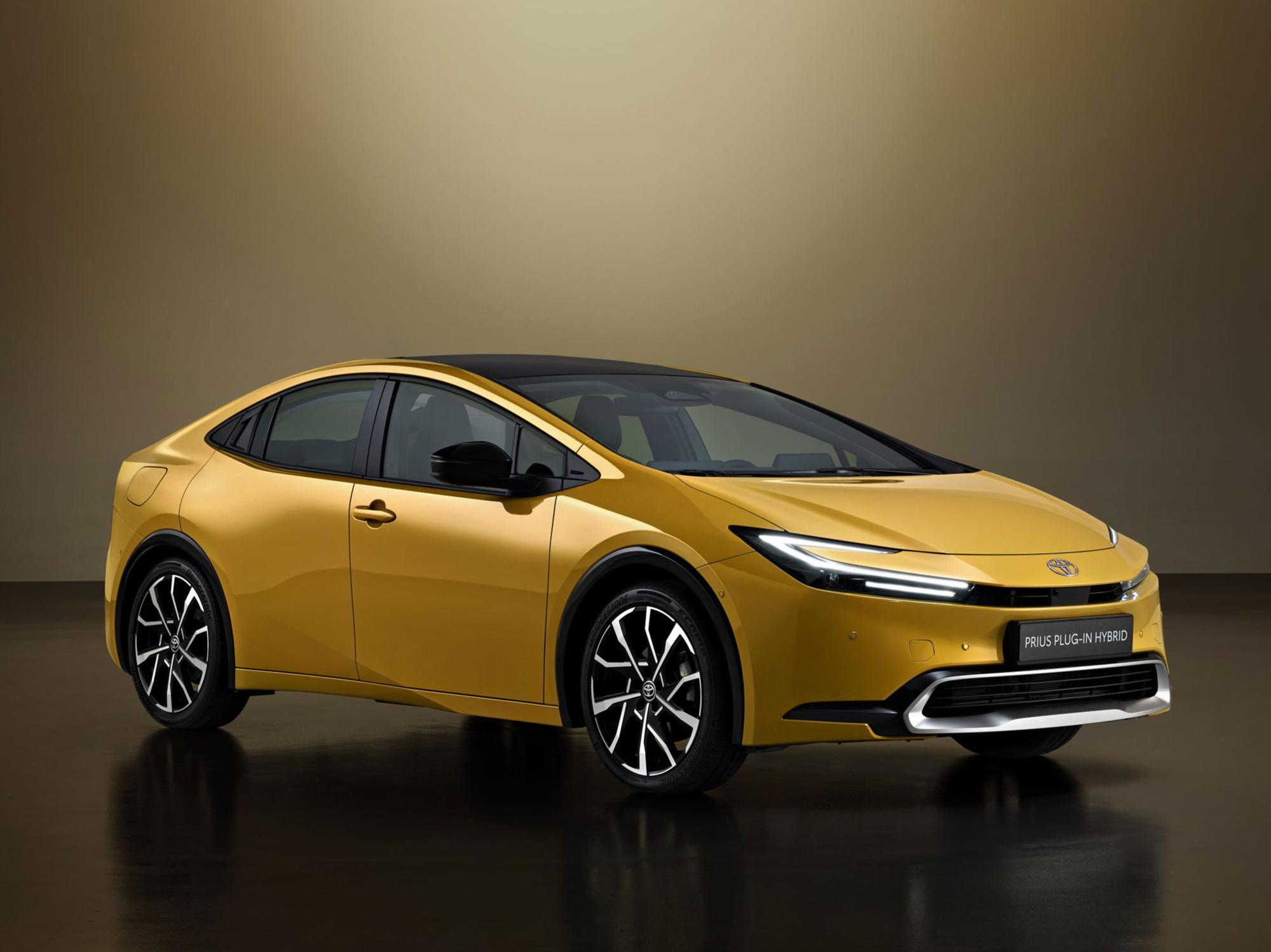 Toyota Prius (2024-) review | Available new Large Plug-in hybrid (PHEV ...