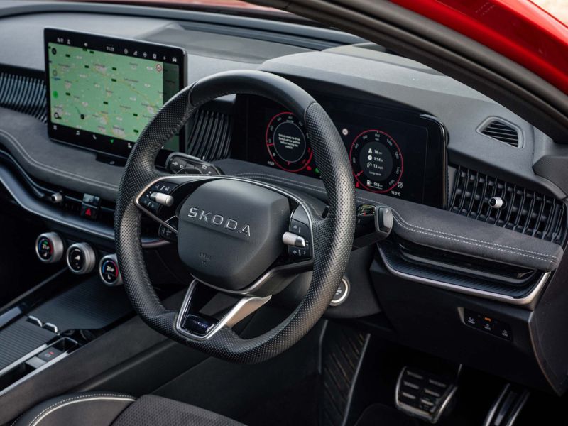 Skoda Superb Estate Plug-in Hybrid (2024-) - thumbnail side