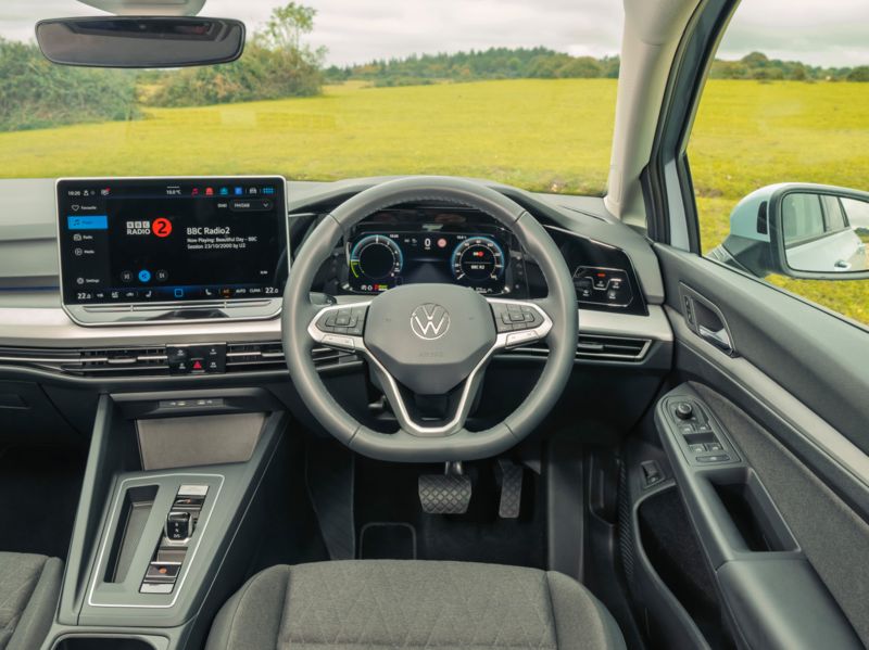 Volkswagen Golf Plug-in Hybrid (2021-) - thumbnail side