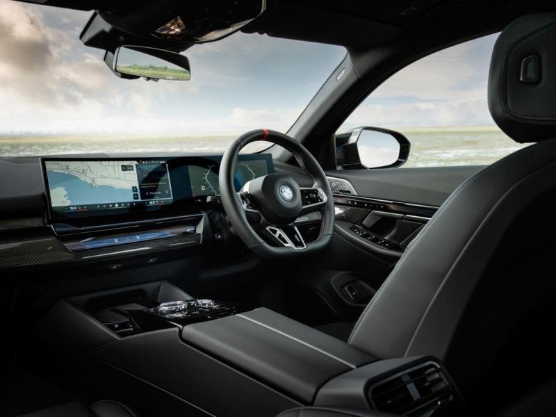 BMW 5 Series Touring Plug-in Hybrid (2024-) - thumbnail side
