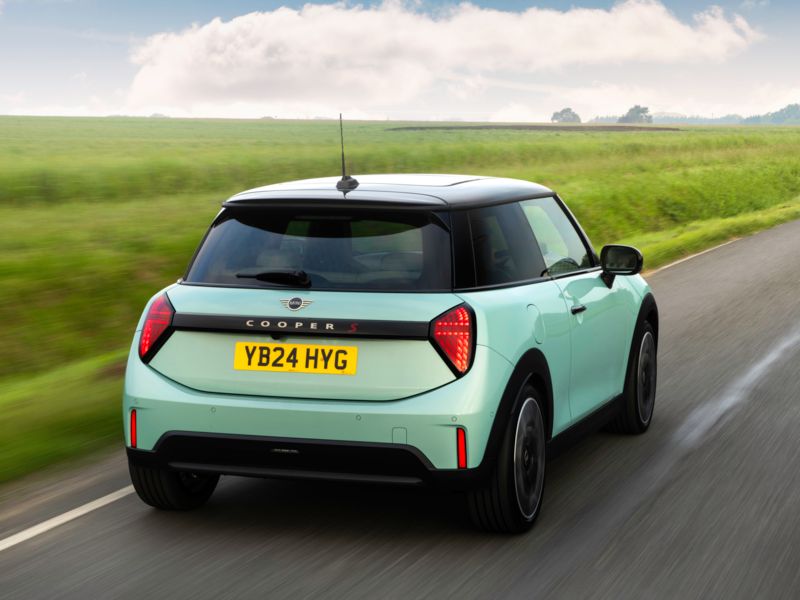 Mini Cooper (2024-) - thumbnail rear