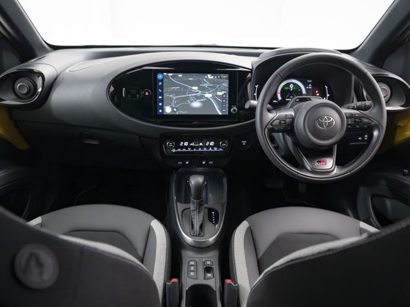 Toyota Aygo X Hybrid (2025-) - thumbnail side