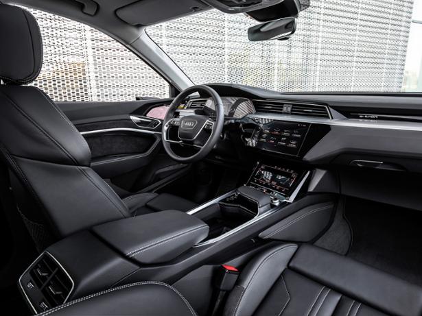 Audi E-Tron (2019-2023) - thumbnail side